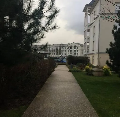 Avec Terrasse à 2 Pas De Apartamento Montévrain